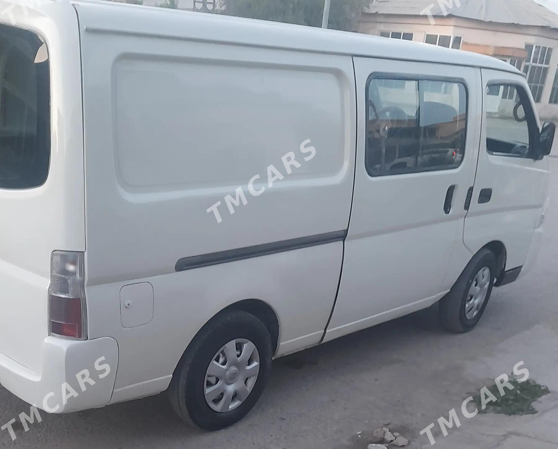 Nissan Urvan 2004 - 90 000 TMT - Туркменабат - img 3