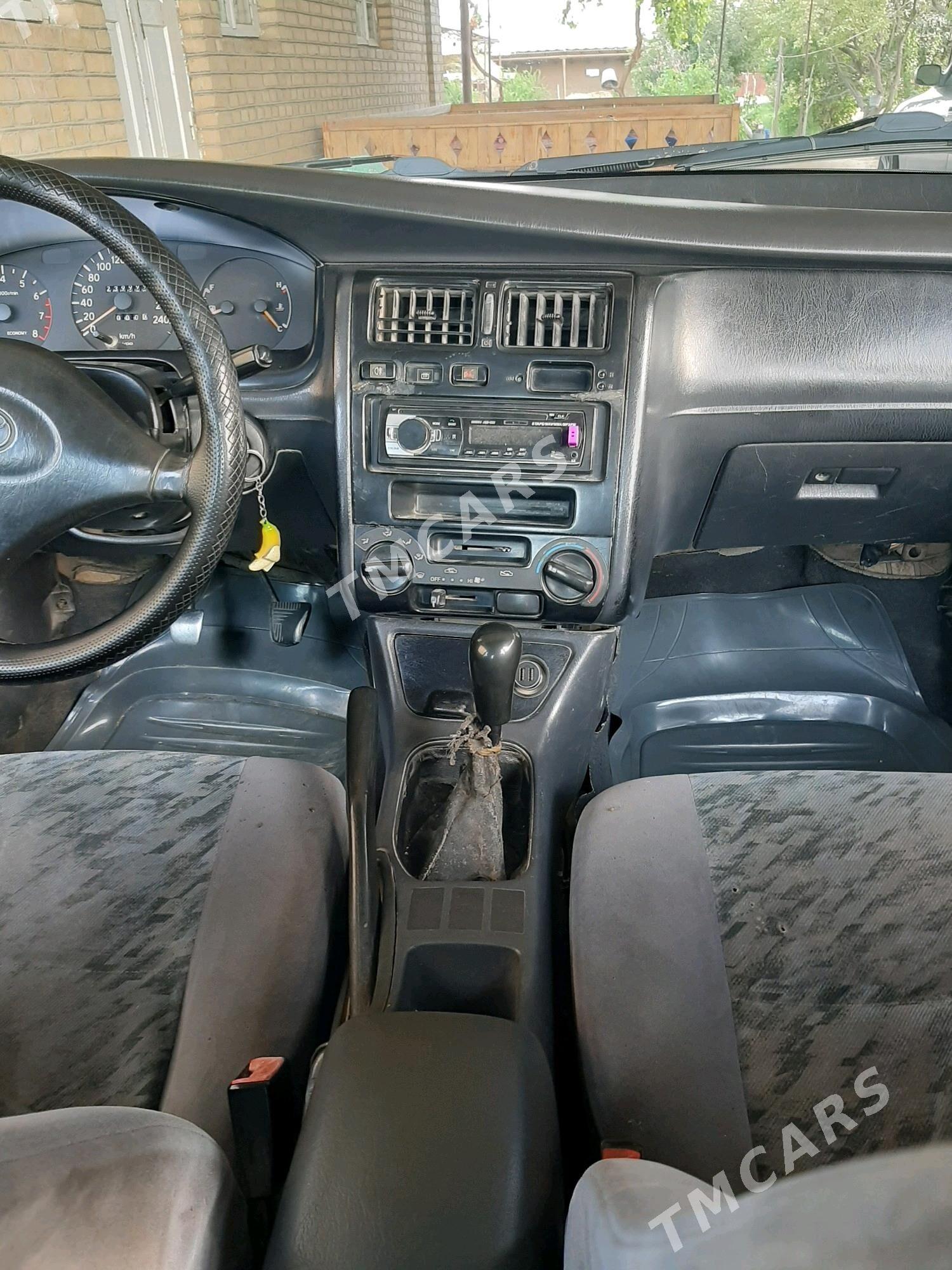 Toyota Carina 1995 - 50 000 TMT - Мары - img 2