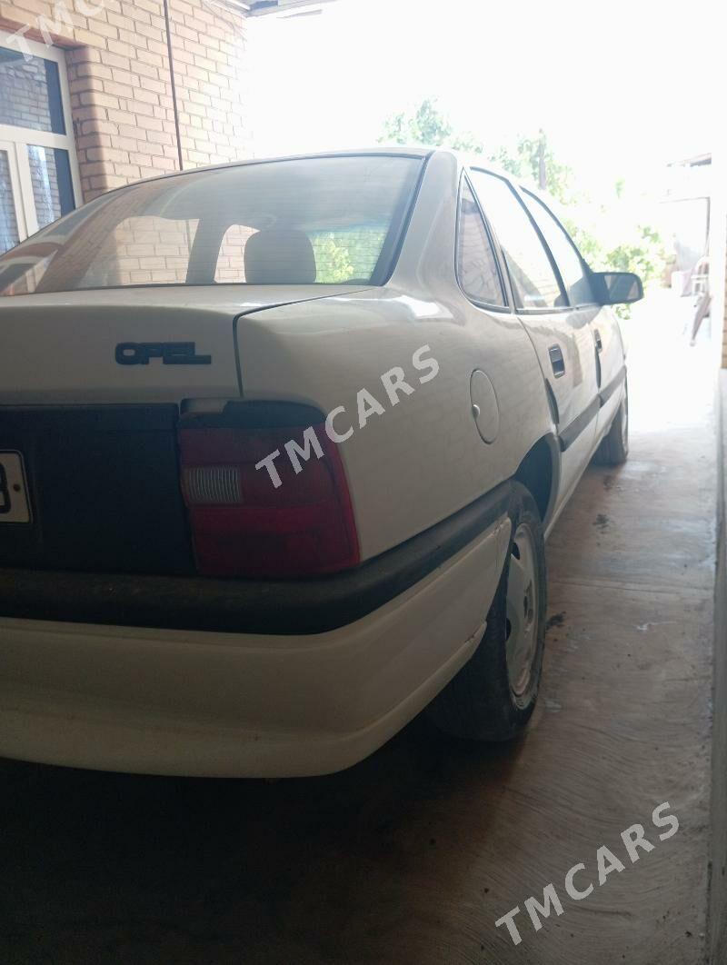 Opel Vectra 1993 - 38 000 TMT - Фарап - img 3