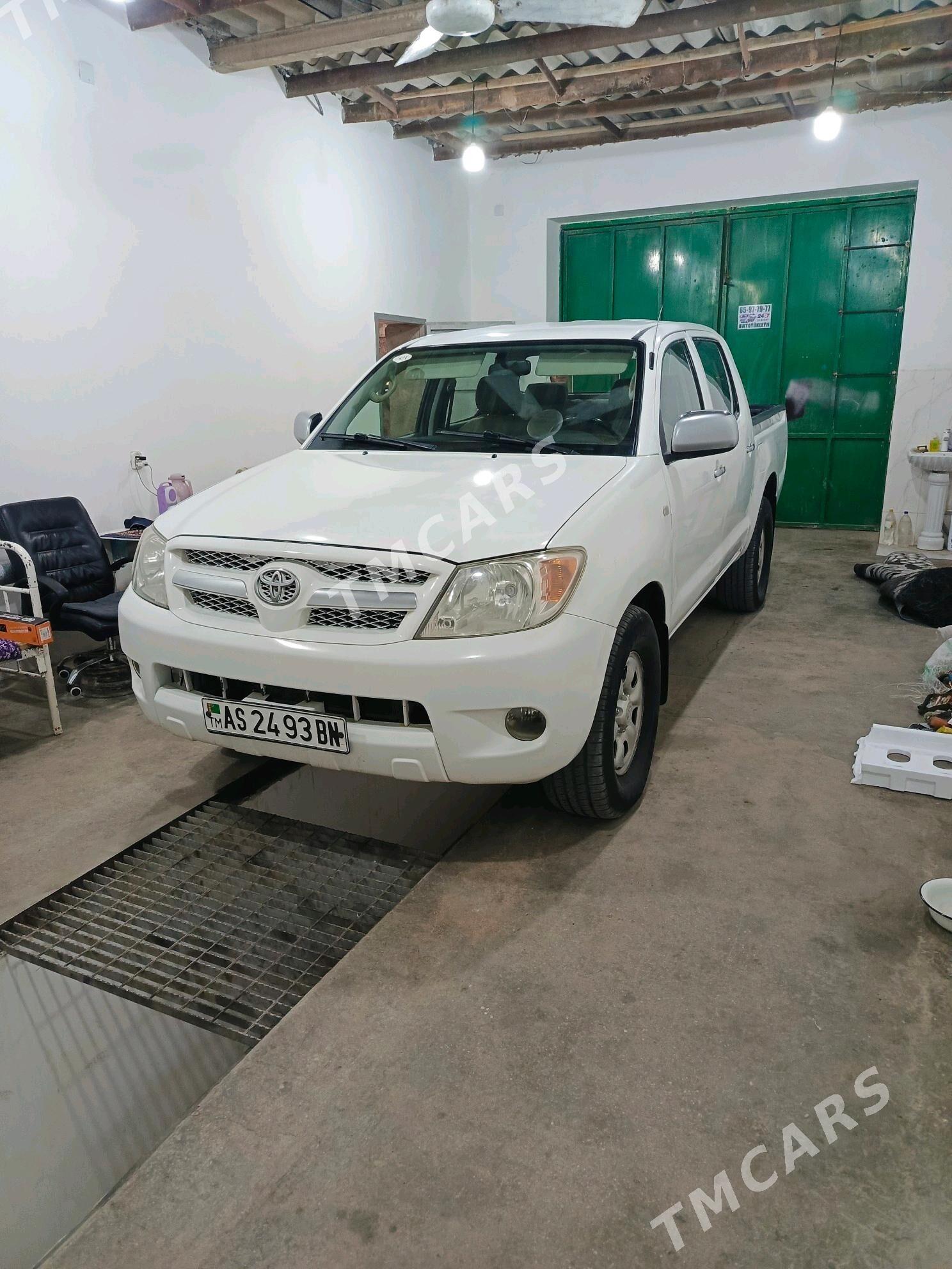 Toyota Hilux 2005 - 180 000 TMT - Jebel - img 3