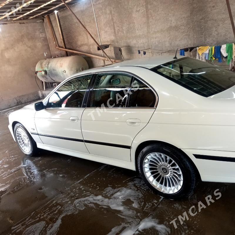 BMW E39 2002 - 110 000 TMT - Фарап - img 2