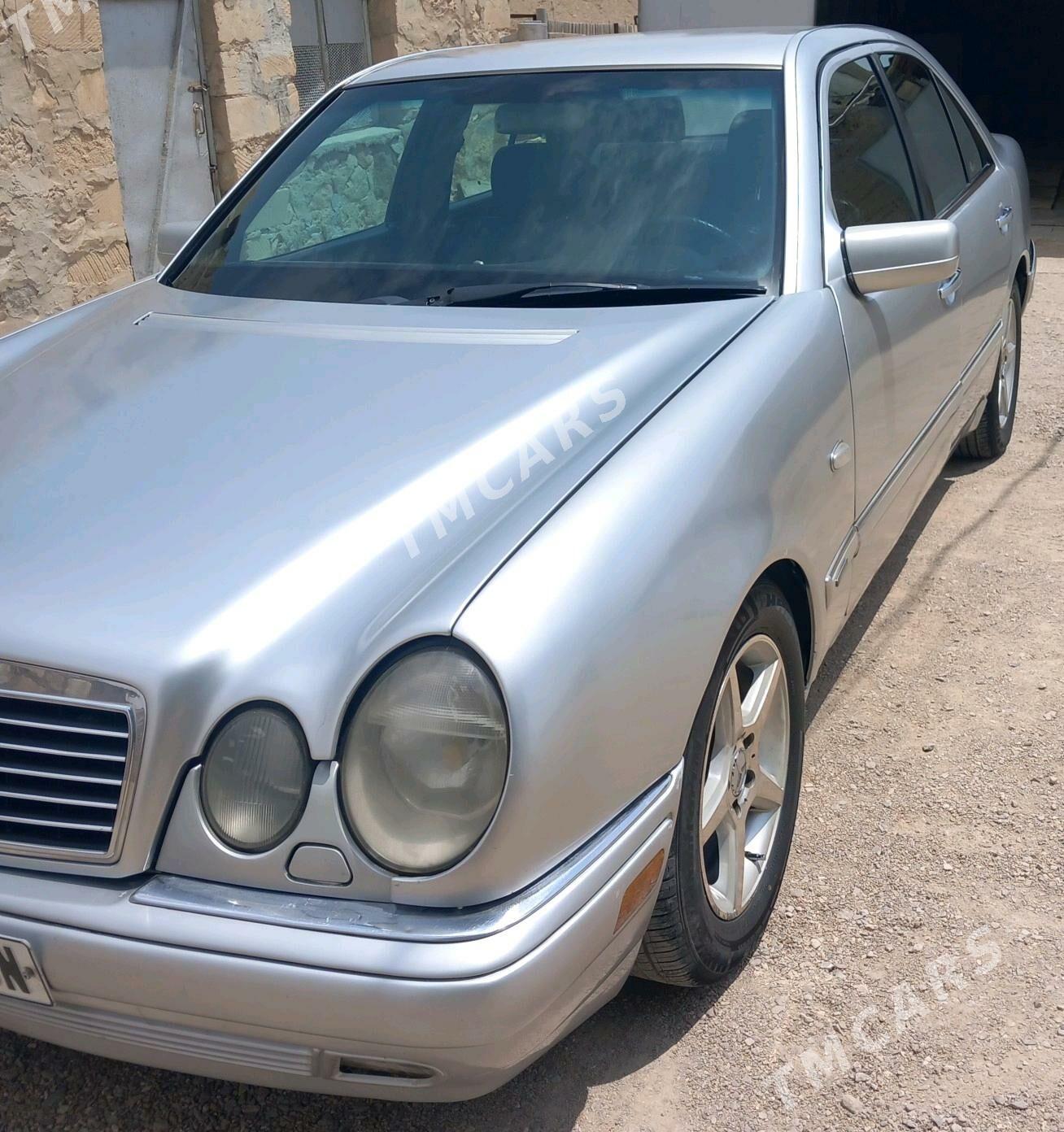 Mercedes-Benz E320 1996 - 51 000 TMT - Balkanabat - img 3