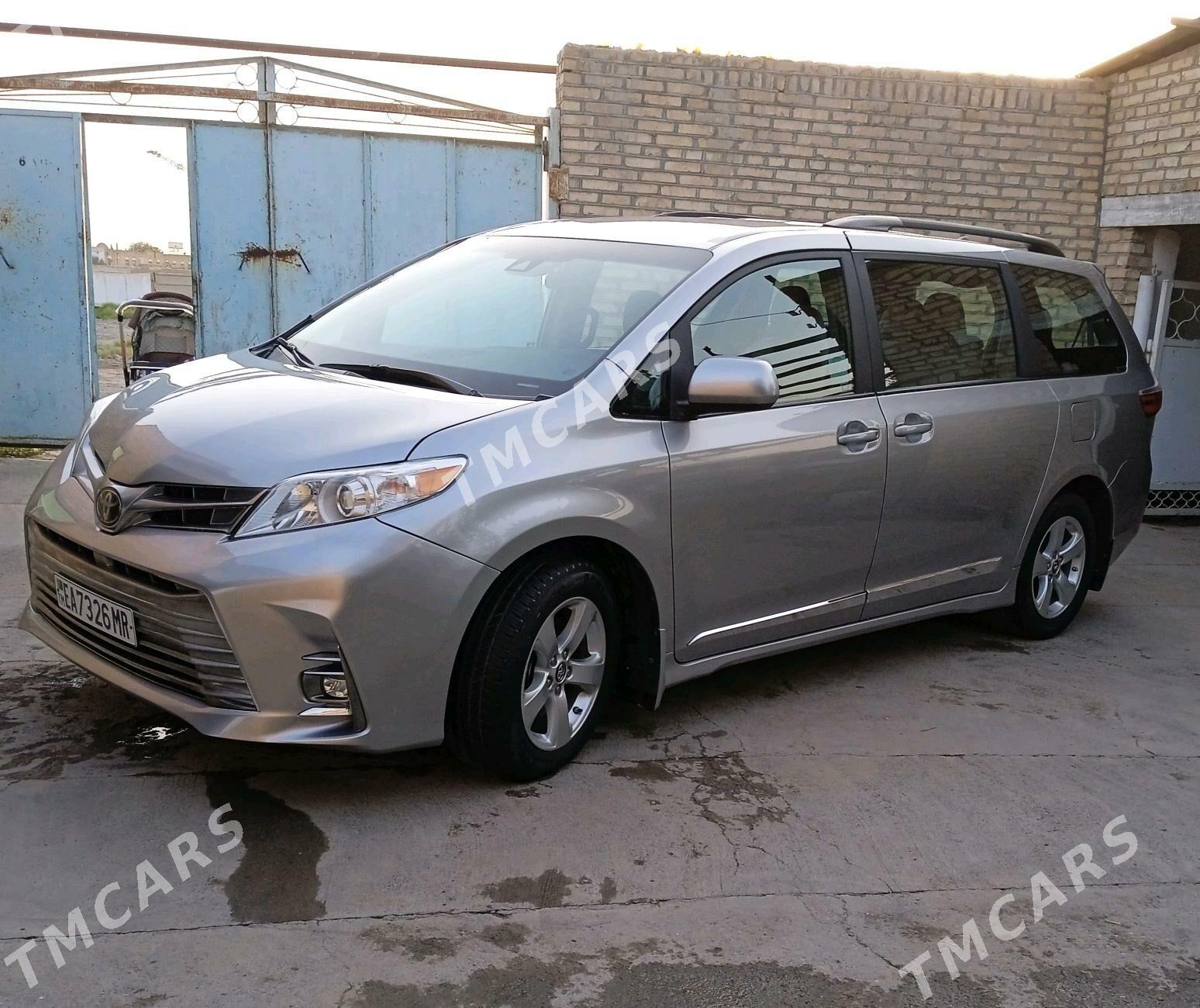 Toyota Sienna 2019 - 330 000 TMT - Baýramaly - img 2