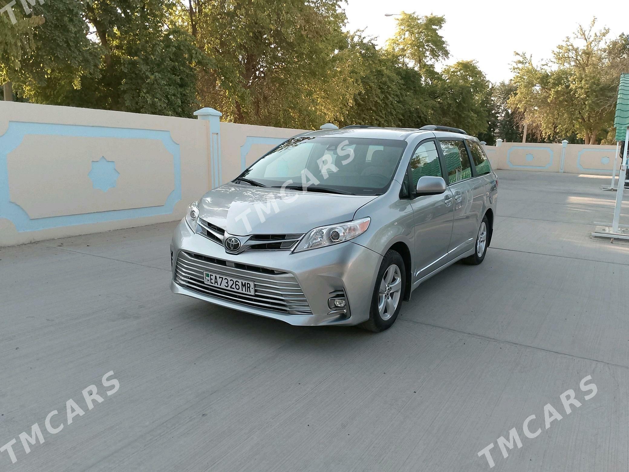 Toyota Sienna 2019 - 330 000 TMT - Baýramaly - img 3