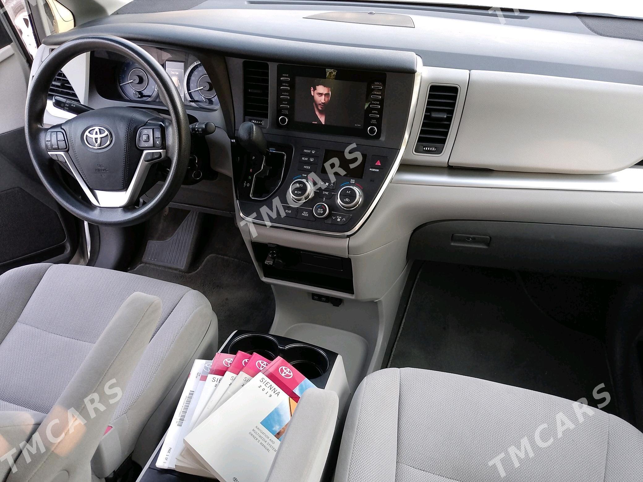 Toyota Sienna 2019 - 330 000 TMT - Байрамали - img 5