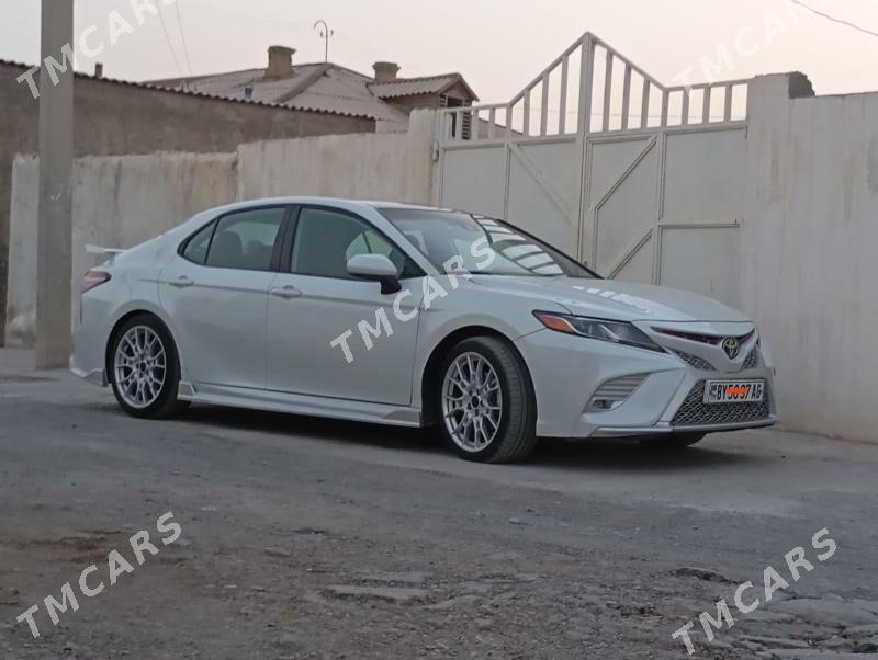 Toyota Camry 2019 - 600 000 TMT - Büzmeýin - img 4