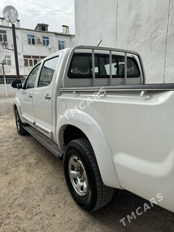 Toyota Hilux 2013 - 300 000 TMT - Türkmenbaşy - img 2