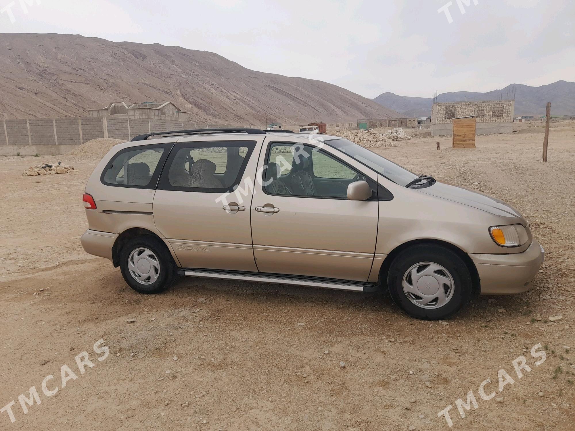 Toyota Sienna 2002 - 110 000 TMT - Balkanabat - img 3