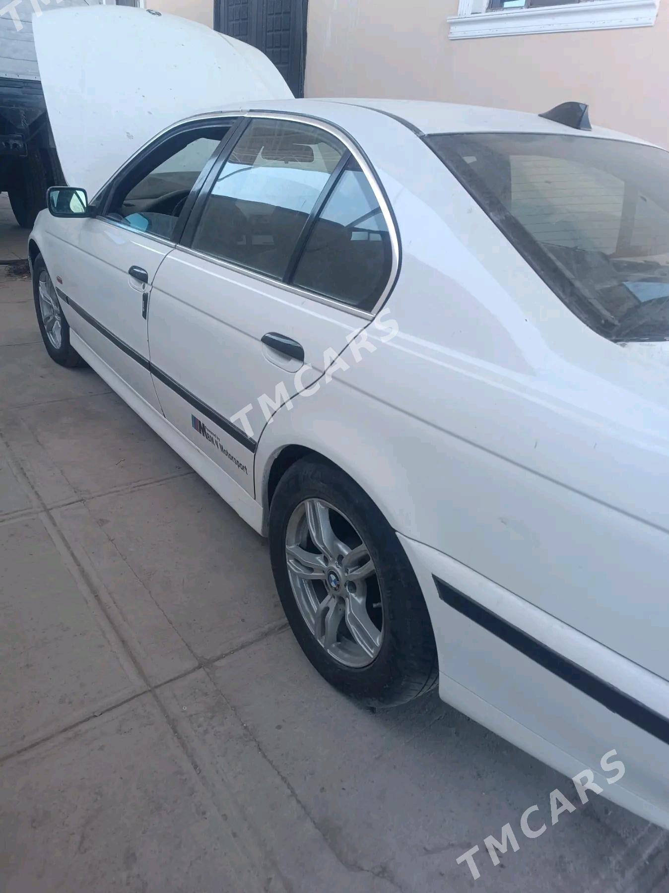 BMW E39 2000 - 90 000 TMT - Балканабат - img 3