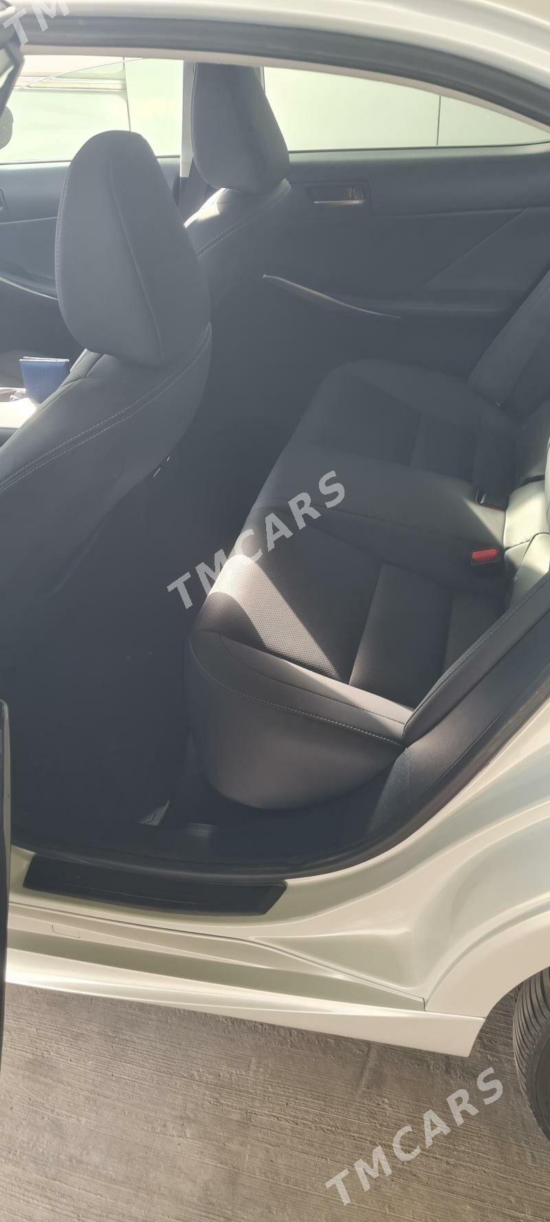 Lexus IS 300 2018 - 395 000 TMT - Aşgabat - img 3