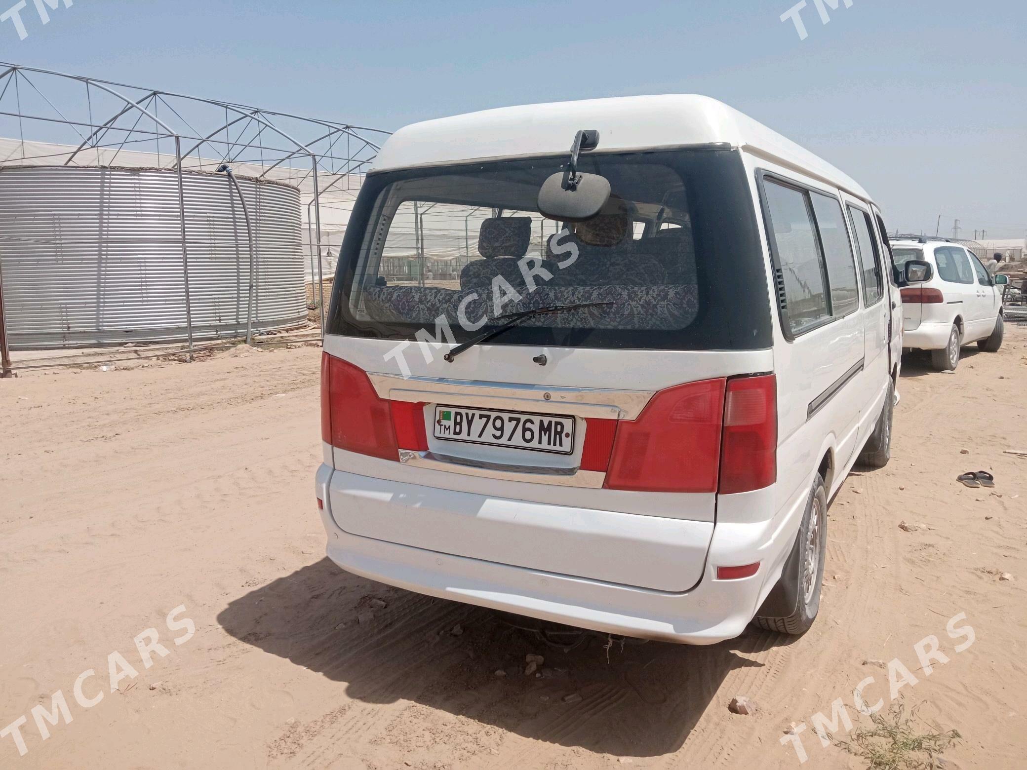 Toyota Hiace 2011 - 110 000 TMT - Sakarçäge - img 3