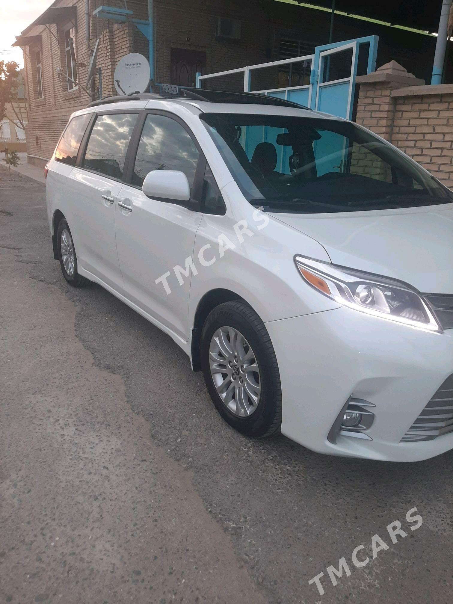 Toyota Sienna 2018 - 435 000 TMT - Bedew - img 5