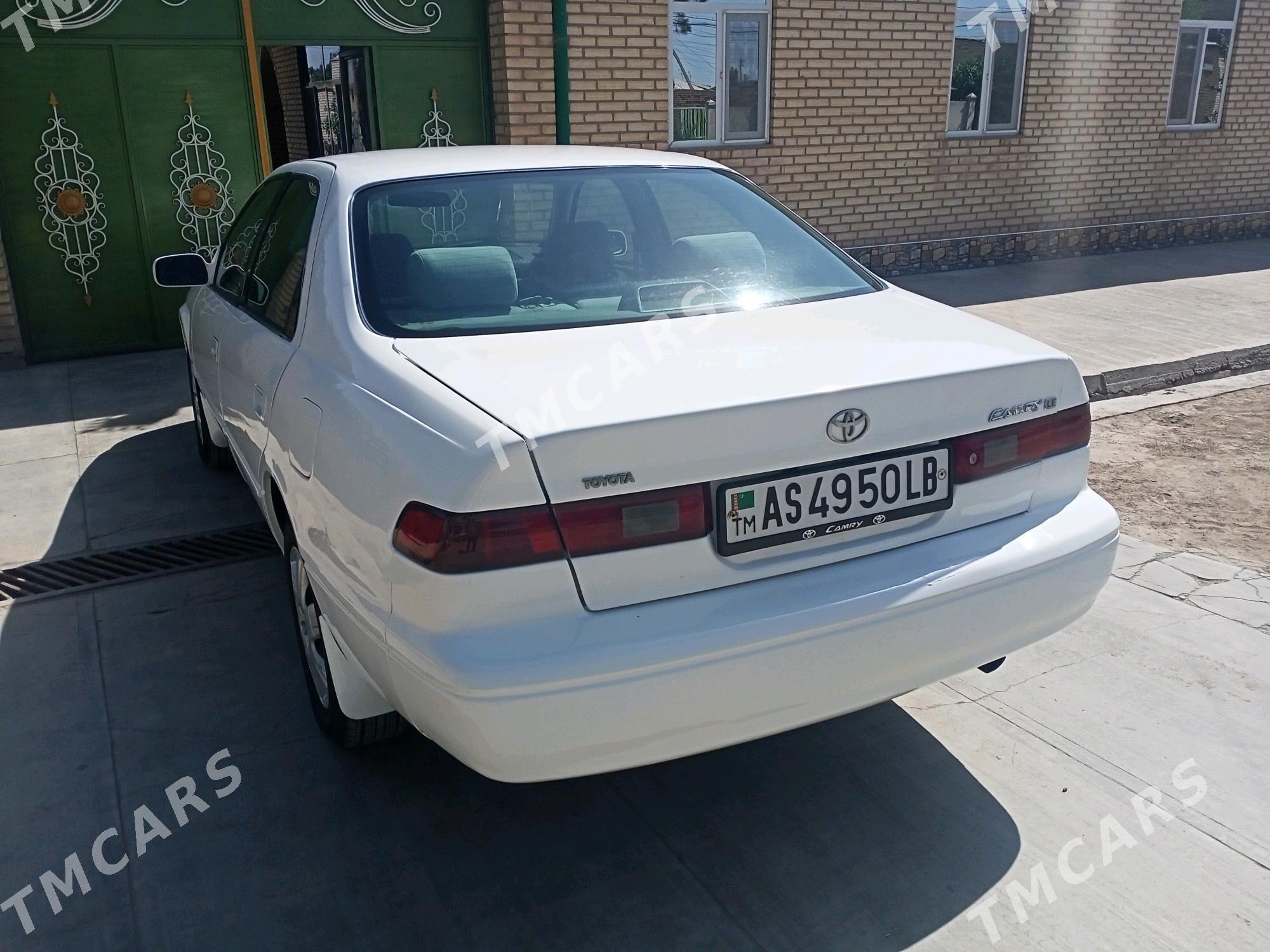 Toyota Camry 1999 - 92 000 TMT - Saýat - img 3