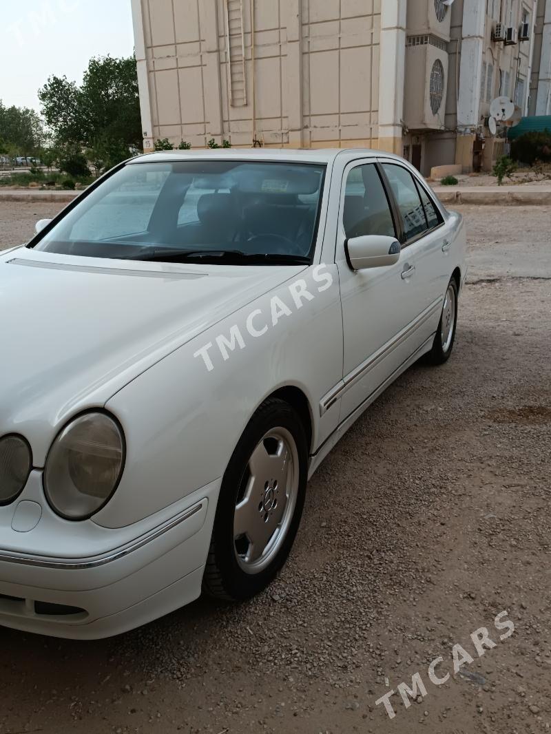 Mercedes-Benz E320 2001 - 125 000 TMT - Балканабат - img 3