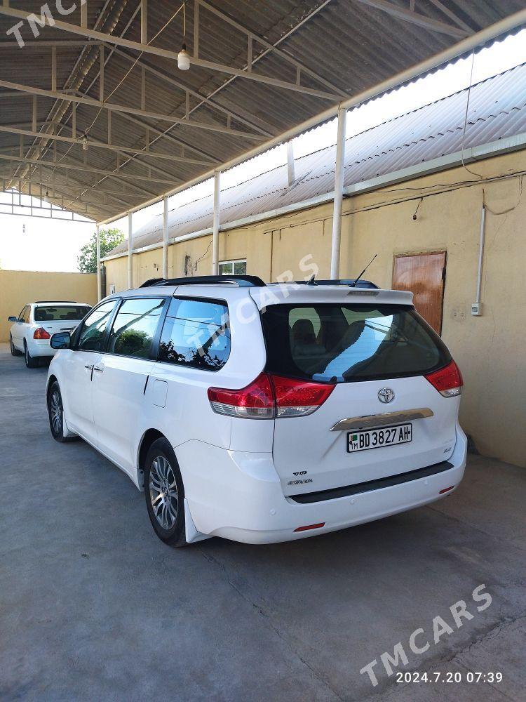 Toyota Sienna 2010 - 235 000 TMT - Aşgabat - img 4