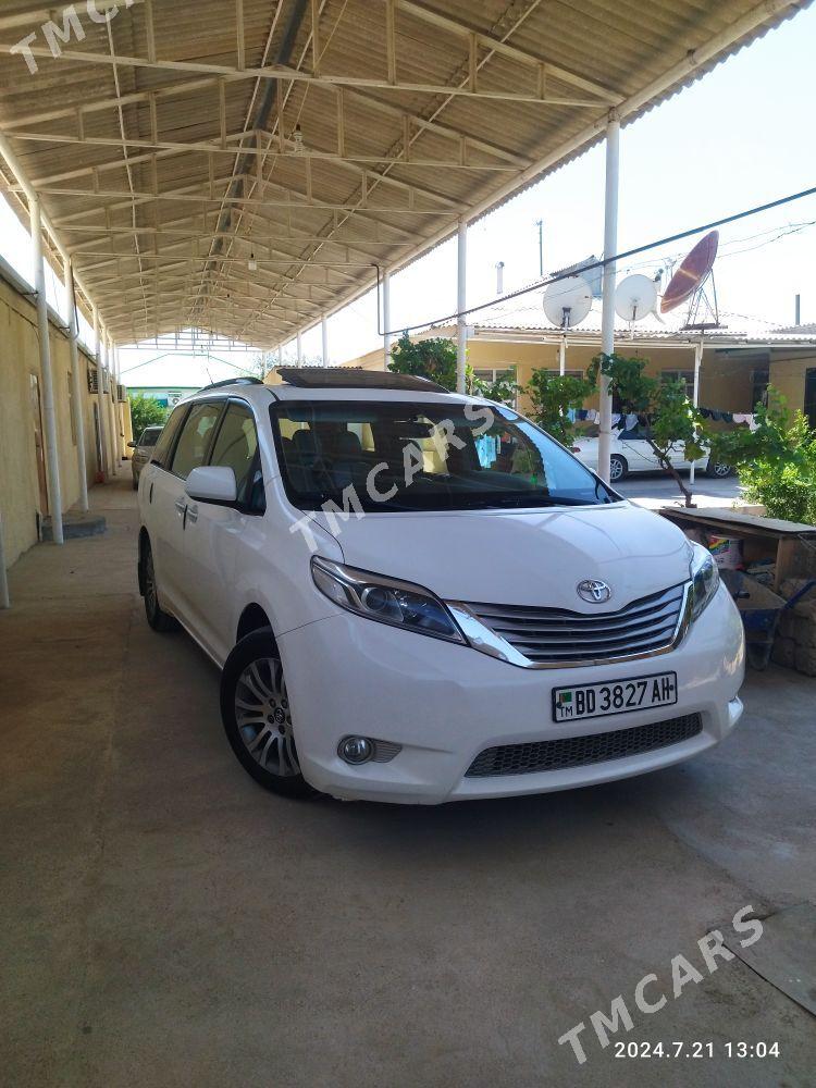 Toyota Sienna 2010 - 235 000 TMT - Ашхабад - img 2