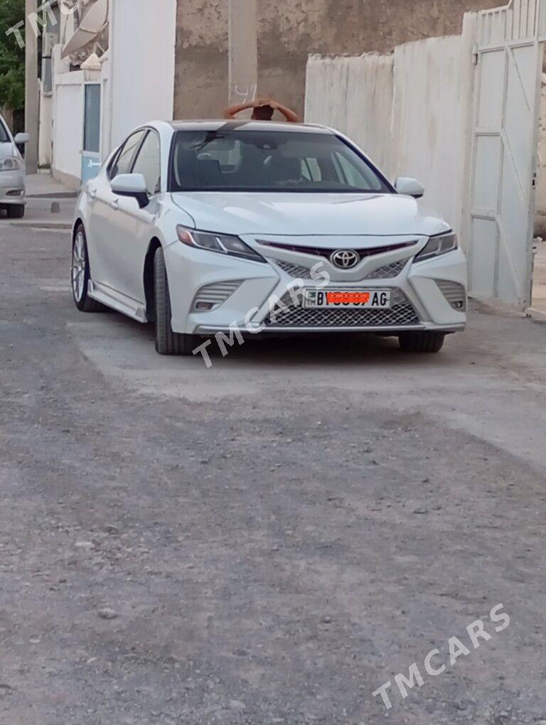 Toyota Camry 2019 - 500 000 TMT - Бузмеин - img 2