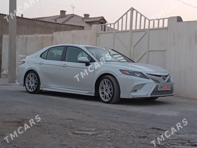 Toyota Camry 2019 - 500 000 TMT - Бузмеин - img 4