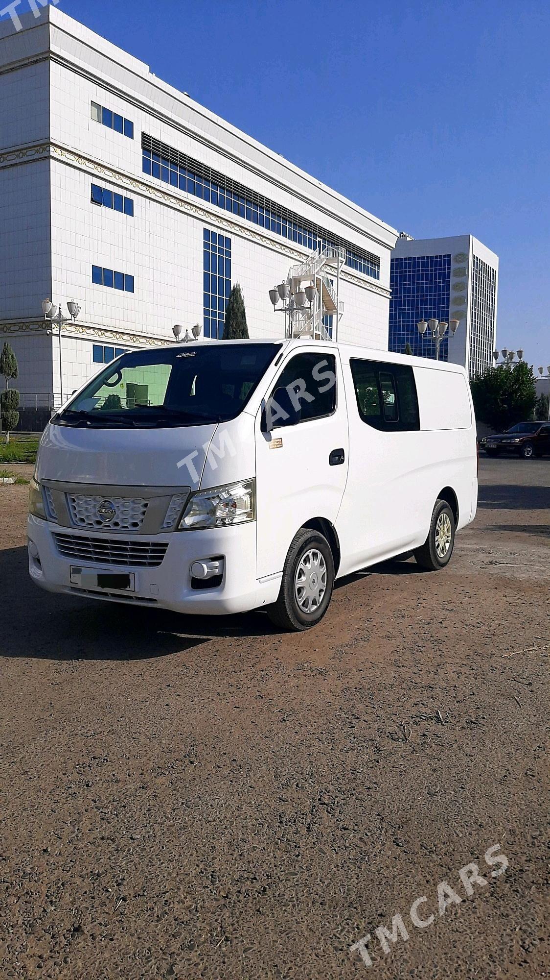 Nissan Urvan 2018 - 300 000 TMT - Mary - img 2