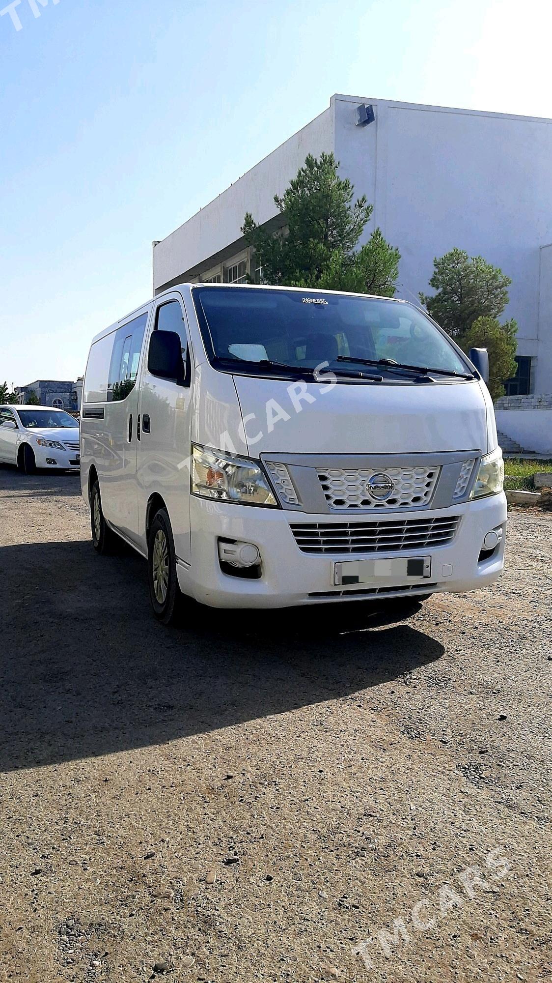 Nissan Urvan 2018 - 300 000 TMT - Мары - img 3