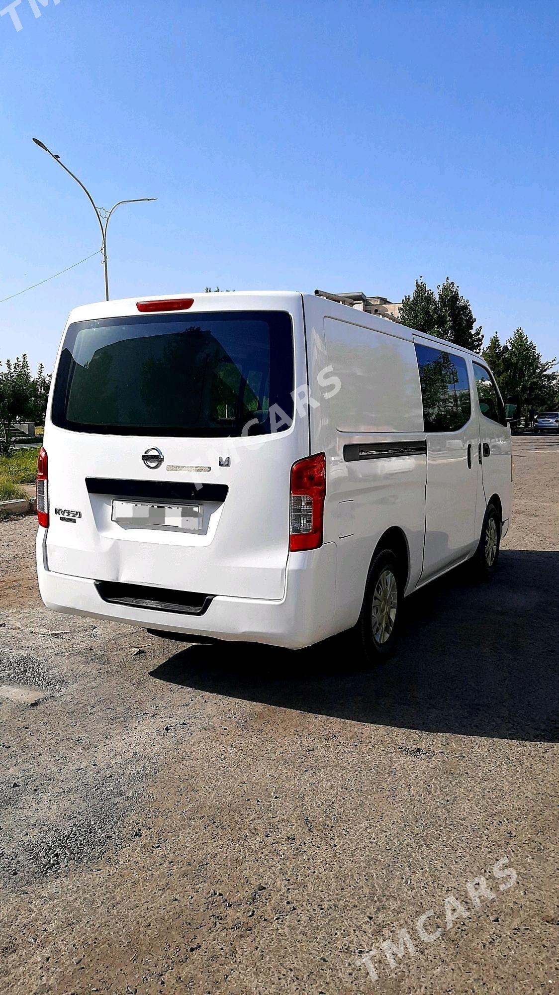 Nissan Urvan 2018 - 300 000 TMT - Mary - img 4