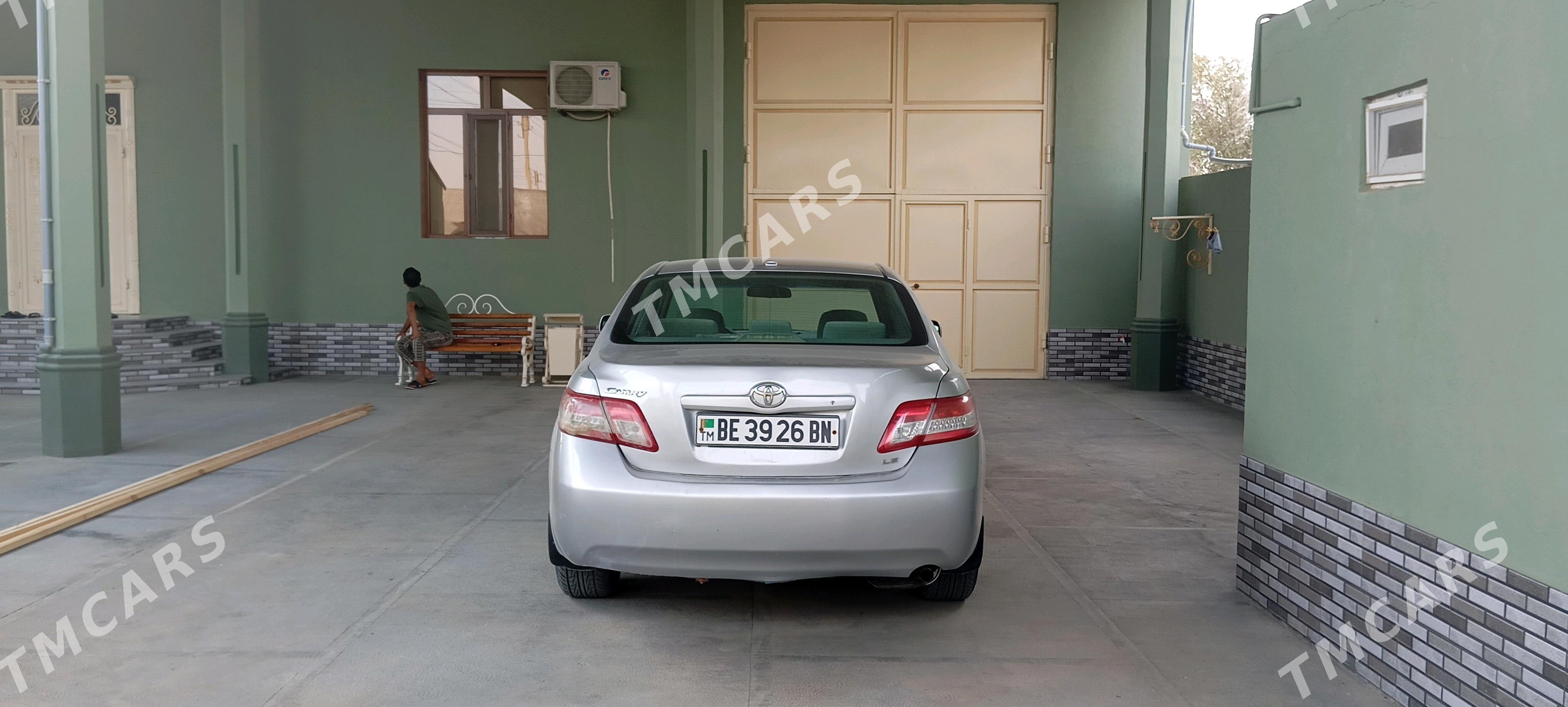 Toyota Camry 2010 - 140 000 TMT - Гумдаг - img 4