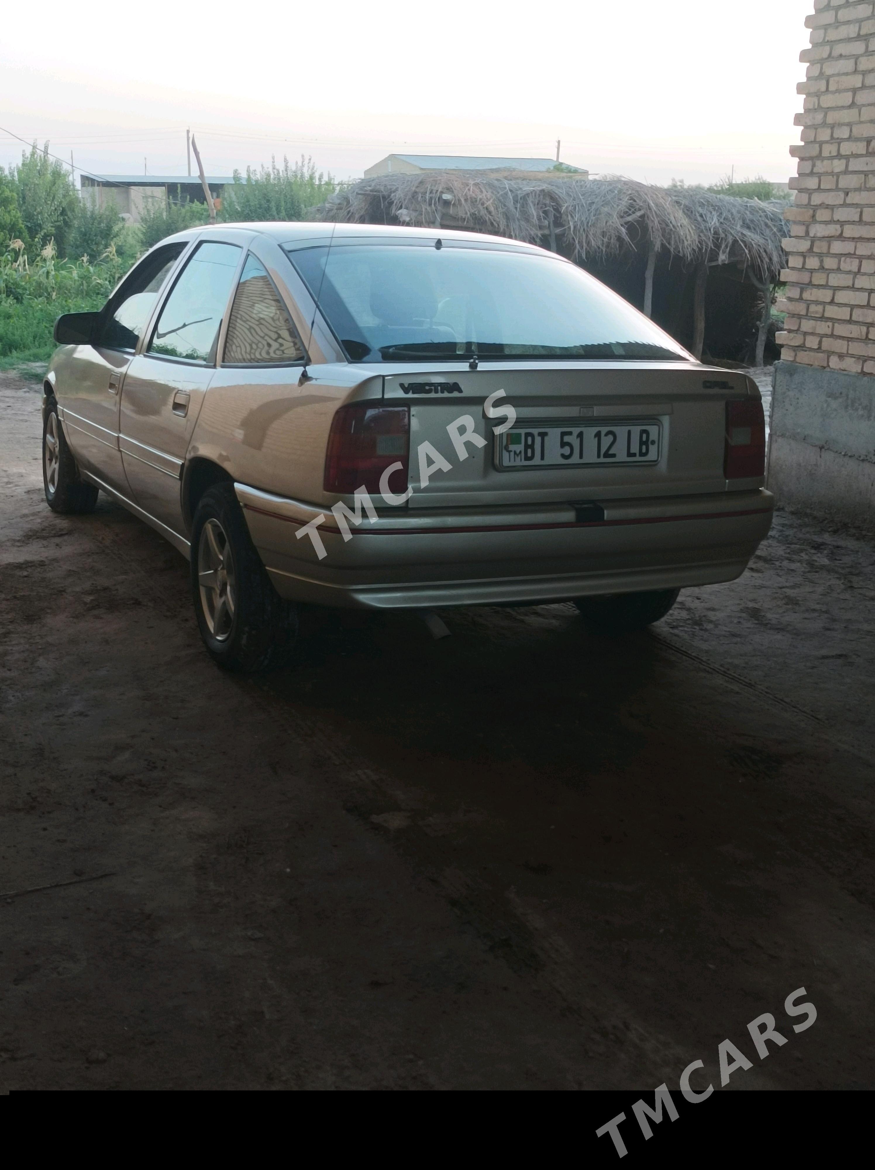 Opel Vectra 1990 - 25 000 TMT - Фарап - img 2