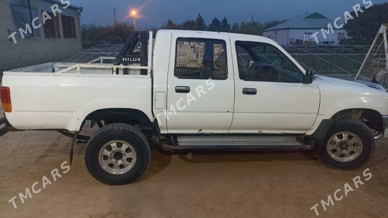 Toyota Hilux 1994 - 80 000 TMT - Мары - img 3