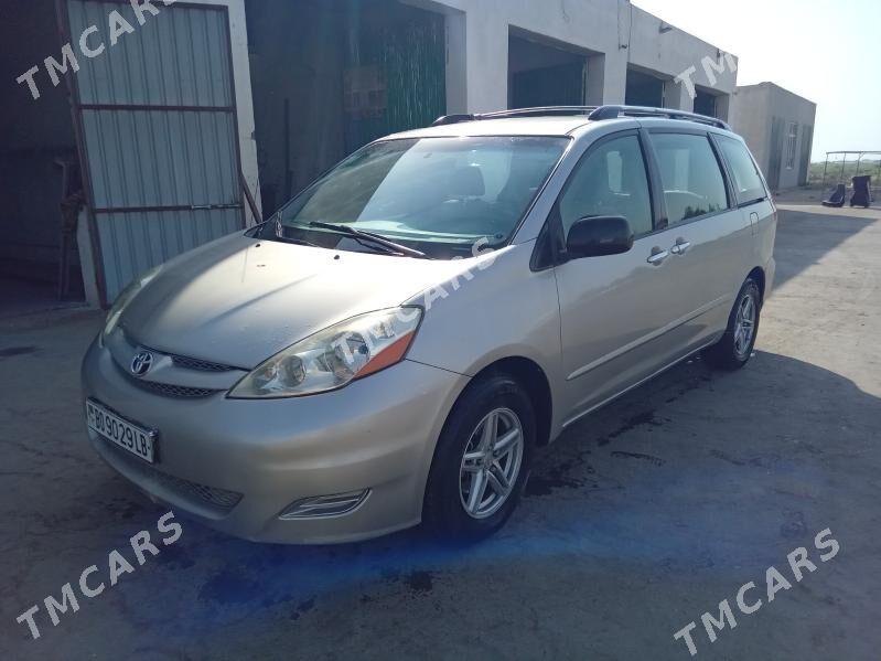 Toyota Sienna 2009 - 180 000 TMT - Дянев - img 4