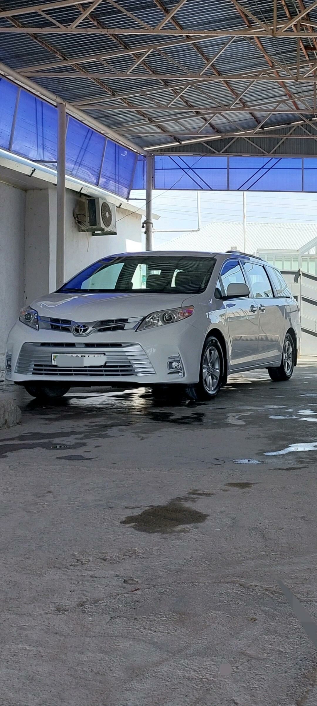 Toyota Sienna 2018 - 370 000 TMT - Гёкдепе - img 5