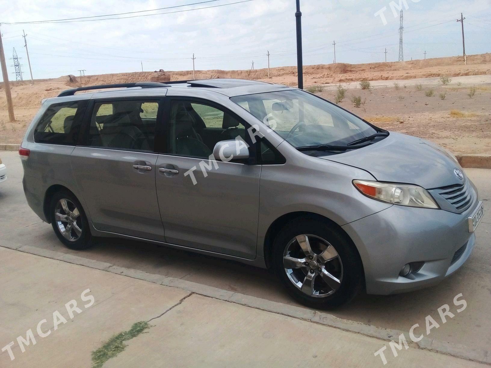 Toyota Sienna 2011 - 270 000 TMT - Türkmenbaşy - img 3