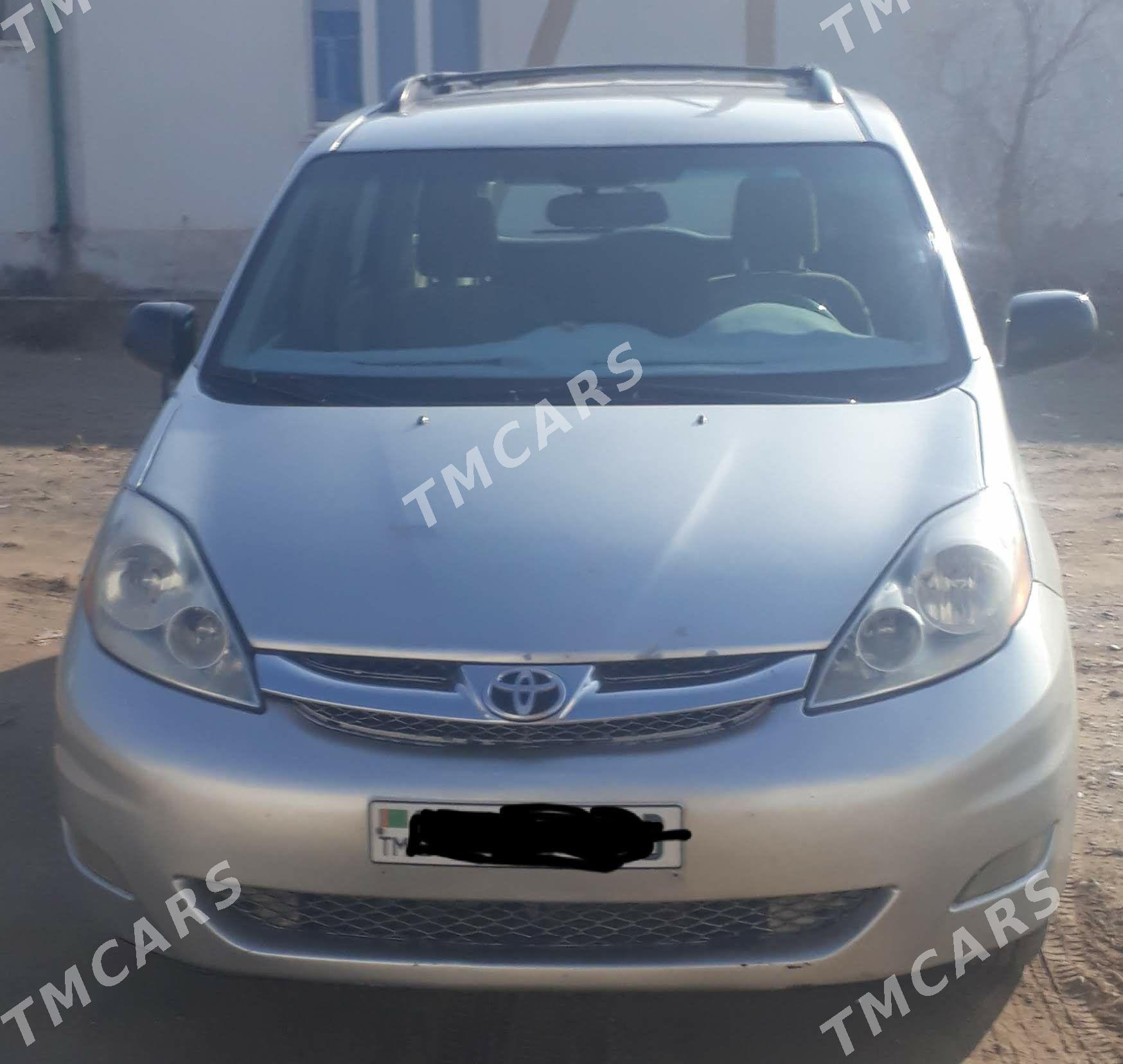 Toyota Sienna 2009 - 170 000 TMT - Türkmenabat - img 2