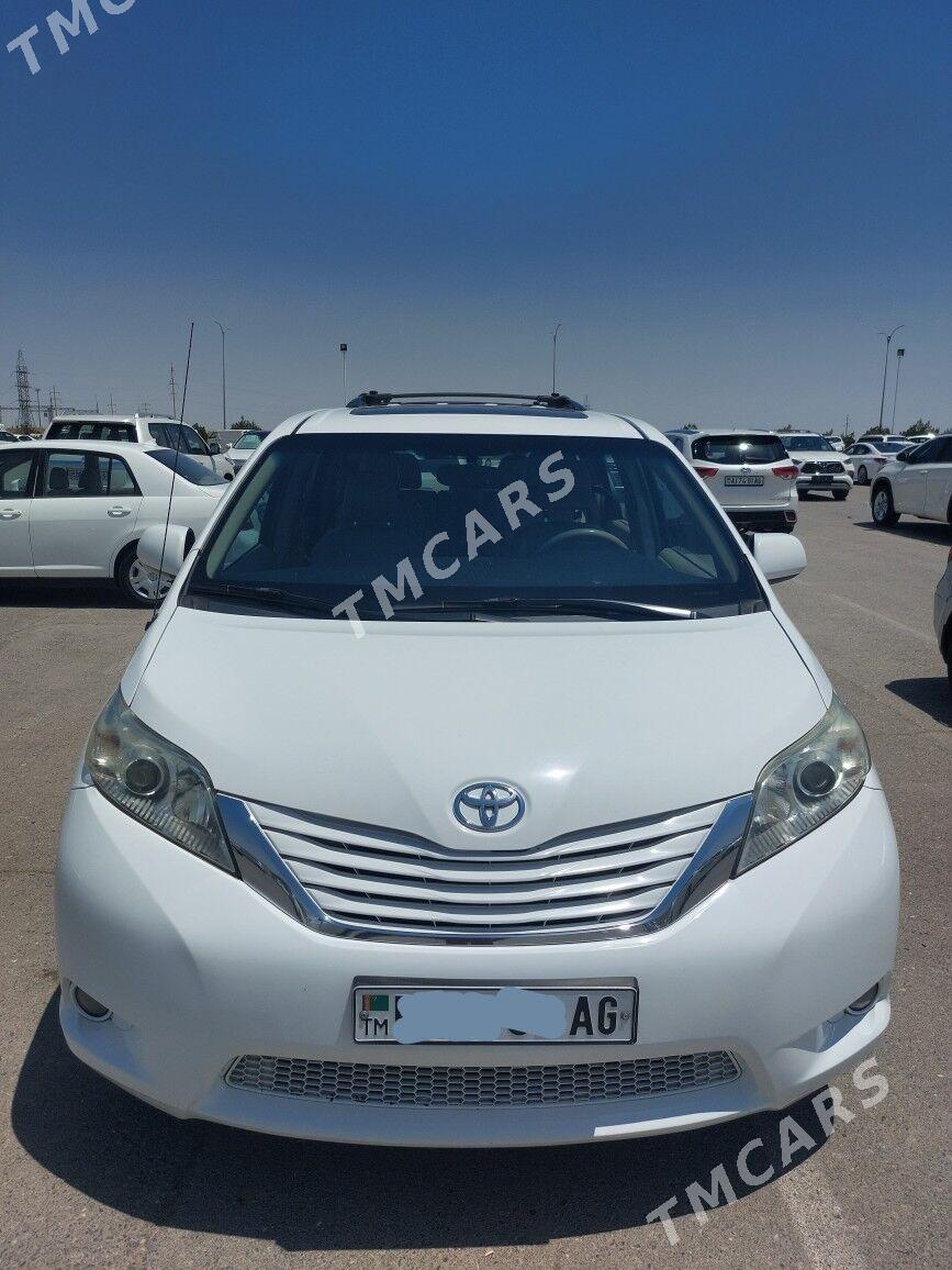 Toyota Sienna 2010 - 265 000 TMT - Бузмеин - img 2