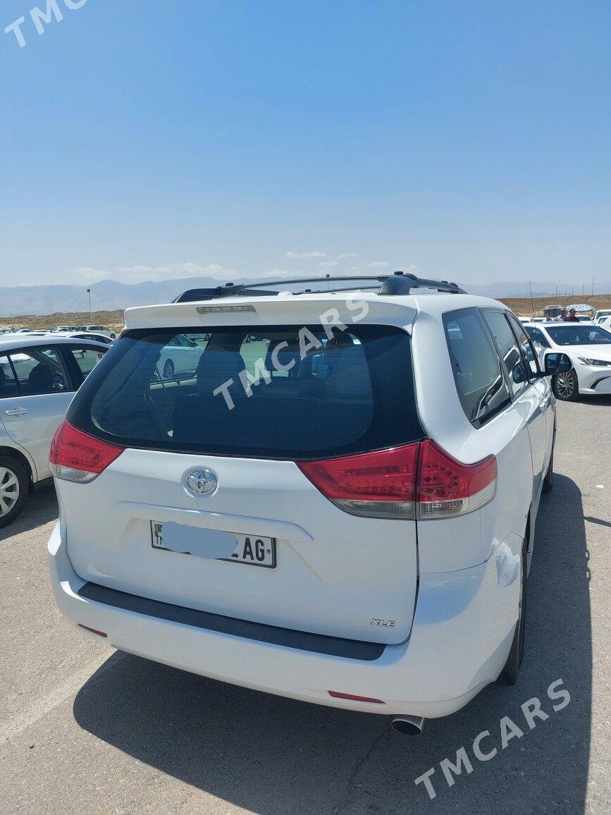 Toyota Sienna 2010 - 265 000 TMT - Büzmeýin - img 6