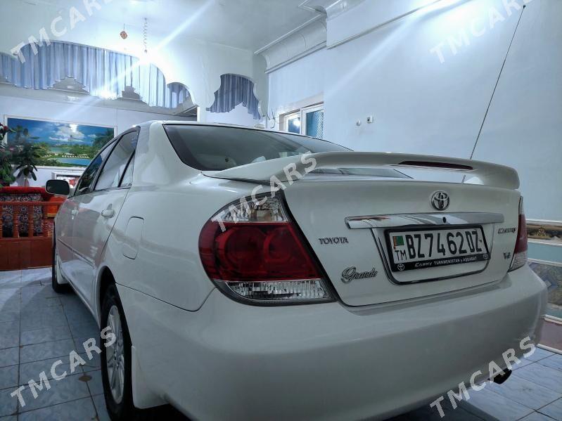 Toyota Camry 2005 - 155 000 TMT - Дашогуз - img 4