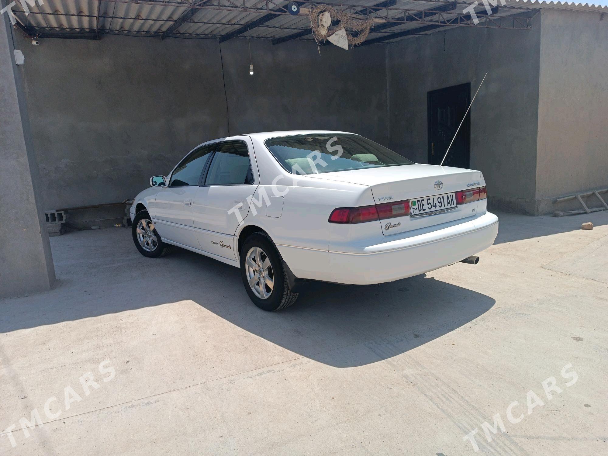 Toyota Camry 1999 - 122 000 TMT - Теджен - img 5