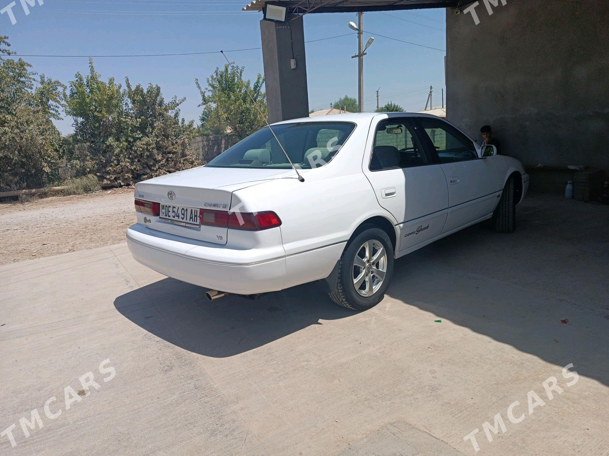 Toyota Camry 1999 - 122 000 TMT - Теджен - img 8