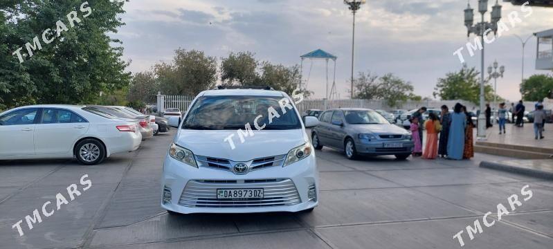 Toyota Sienna 2019 - 360 000 TMT - Дашогуз - img 3