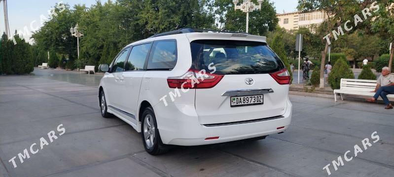 Toyota Sienna 2019 - 360 000 TMT - Дашогуз - img 4