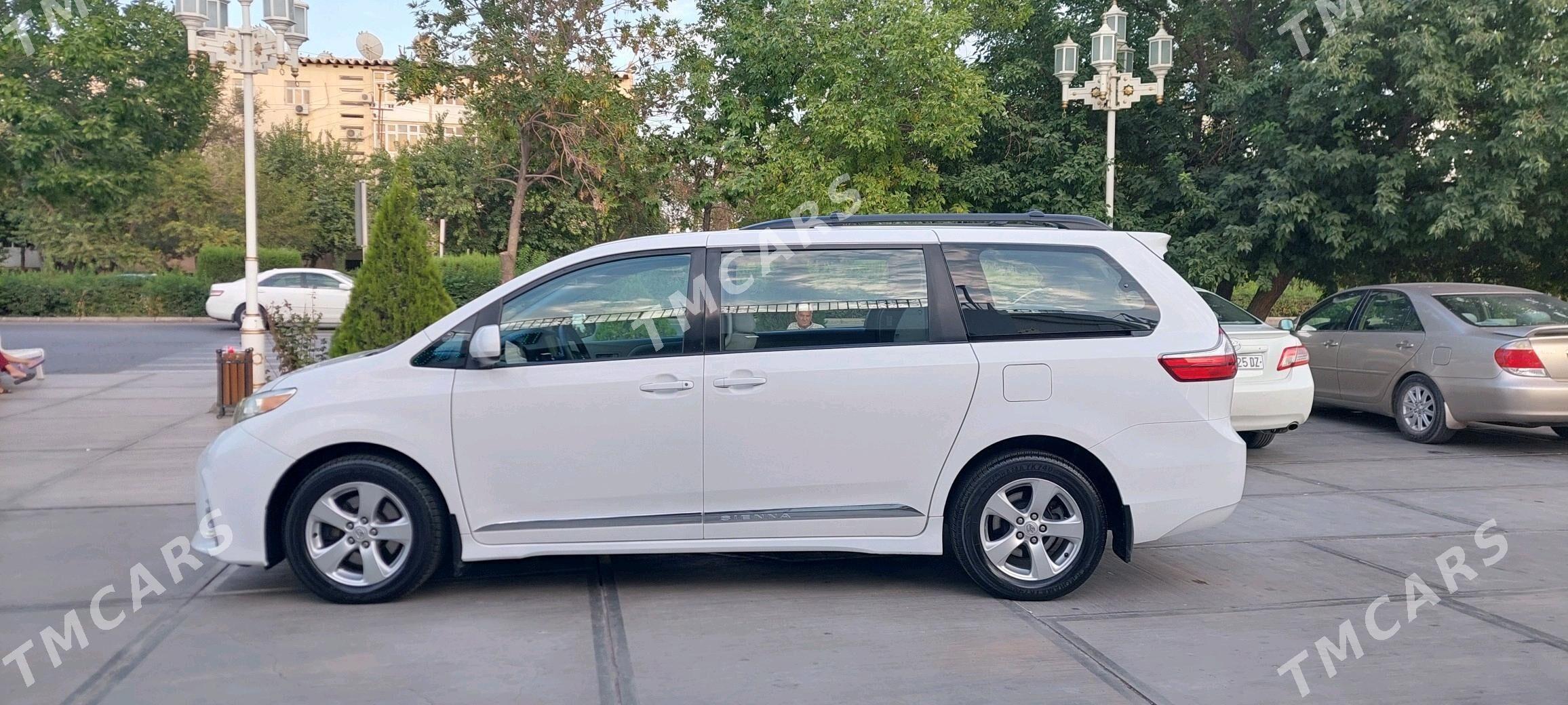 Toyota Sienna 2019 - 360 000 TMT - Дашогуз - img 6