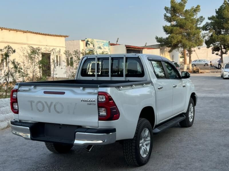 Toyota Hilux 2024 - 711 000 TMT - Aşgabat - img 2