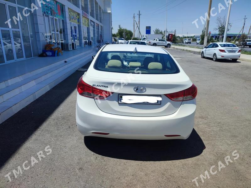 Hyundai Elantra 2011 - 120 000 TMT - Ак-Бугдайский этрап - img 3