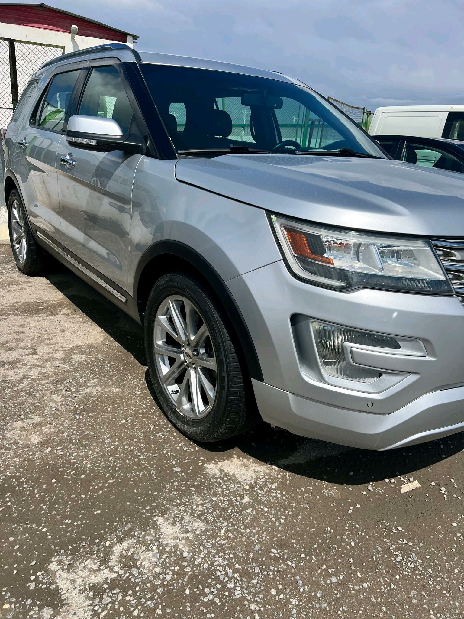 Ford Explorer 2016 - 340 000 TMT - Кëши - img 9