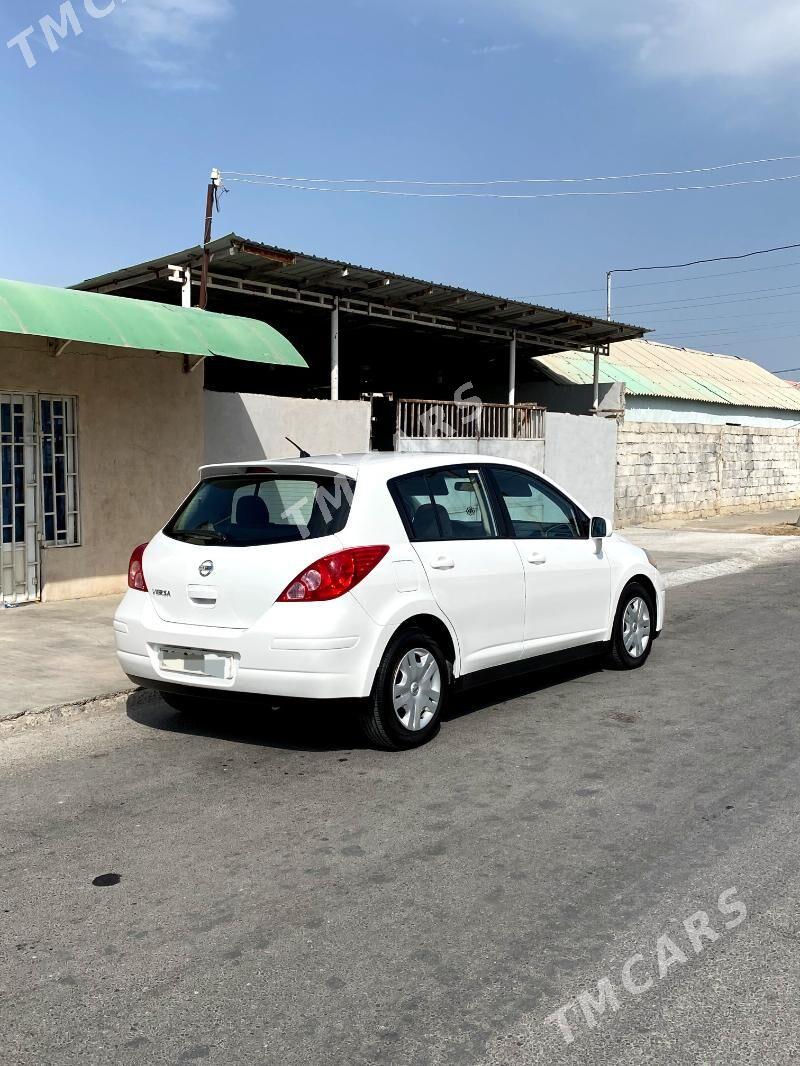 Nissan Versa 2010 - 110 000 TMT - Büzmeýin - img 4