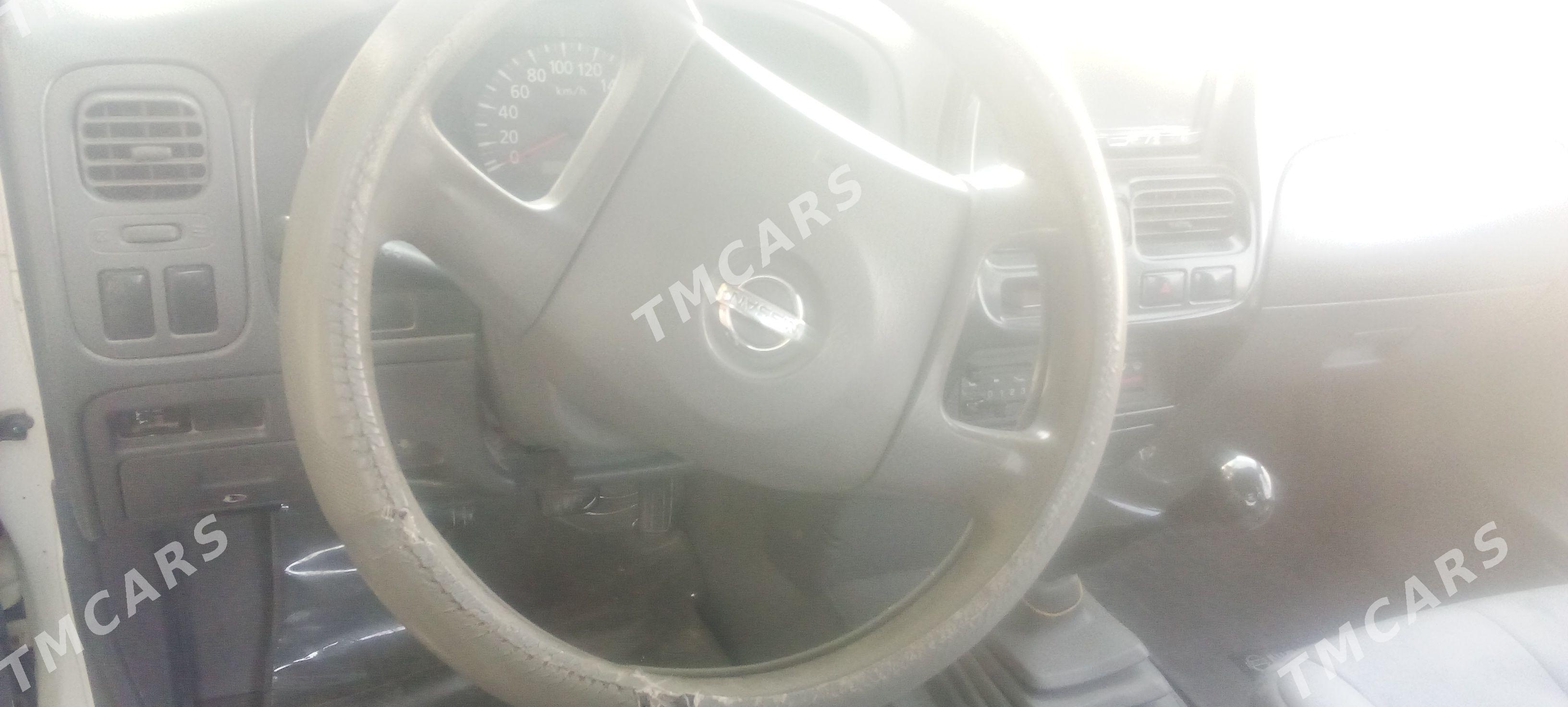 Nissan Navara 2009 - 130 000 TMT - Aşgabat - img 2