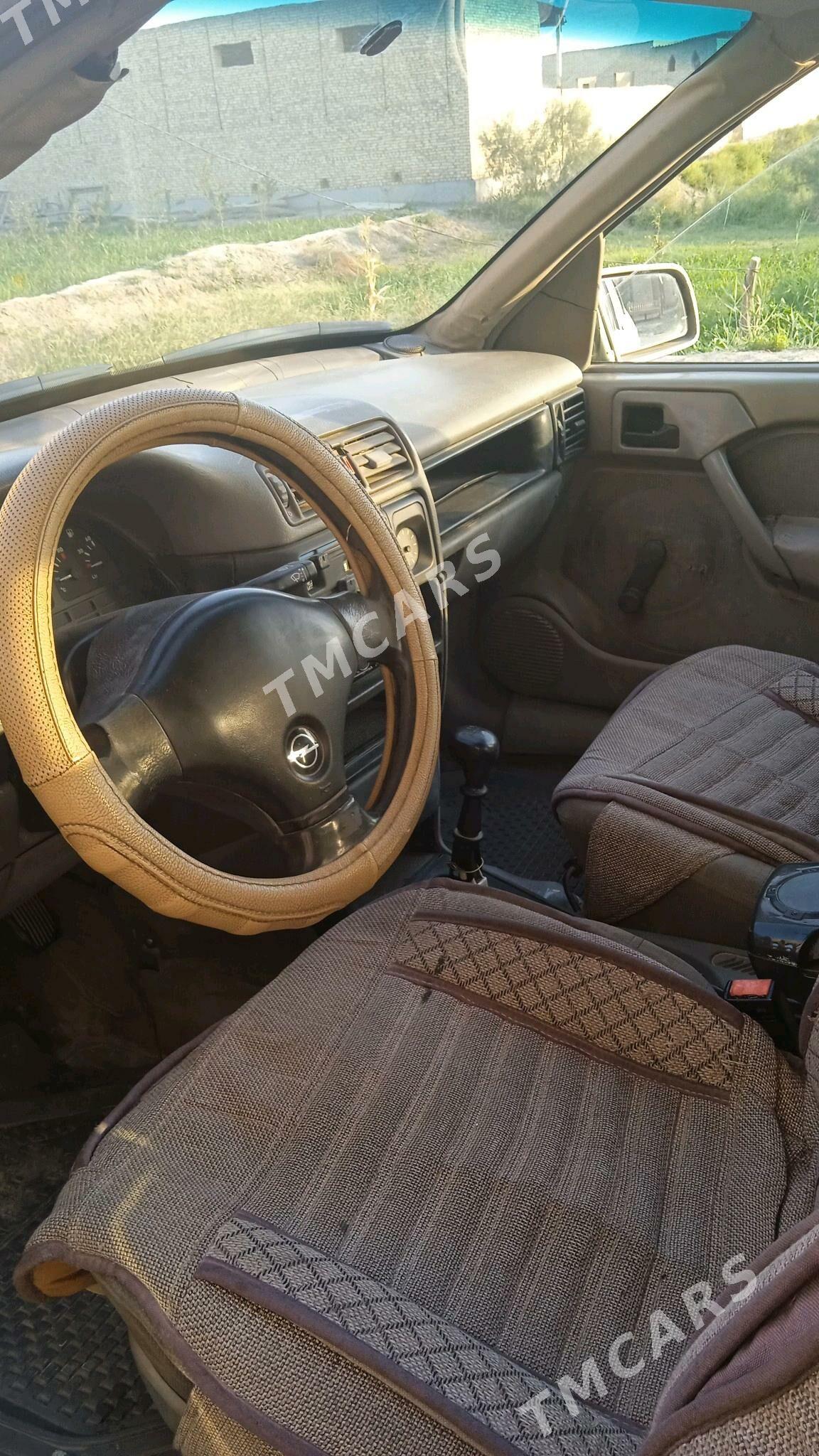 Opel Vectra 1990 - 22 000 TMT - Фарап - img 4
