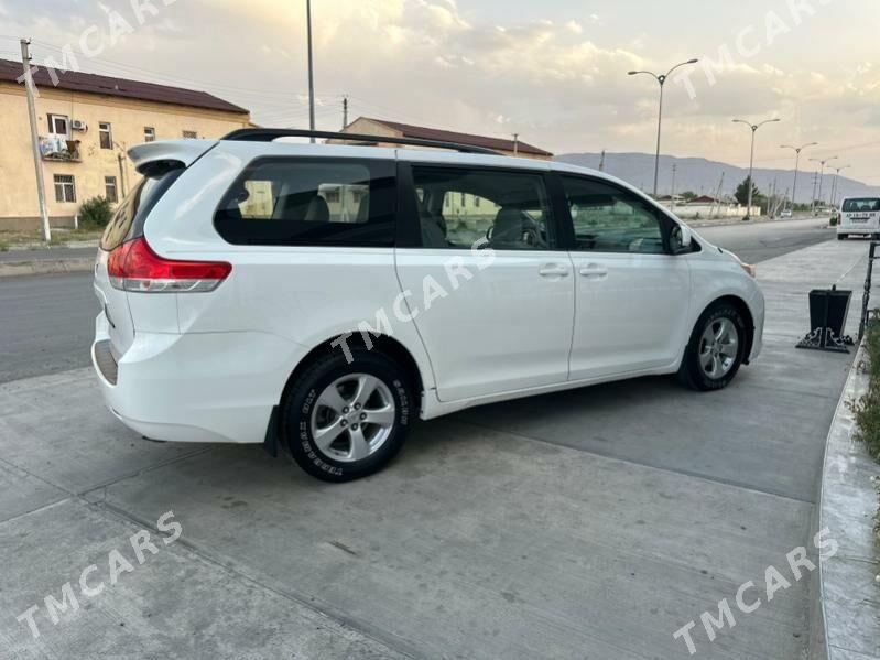 Toyota Sienna 2011 - 247 000 TMT - Гызыларбат - img 6