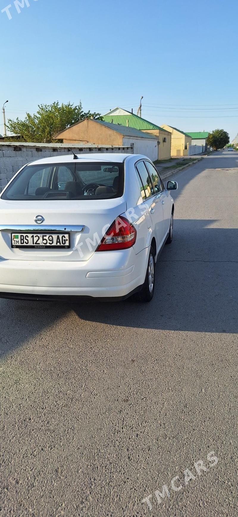 Nissan Versa 2010 - 98 000 TMT - Büzmeýin - img 4