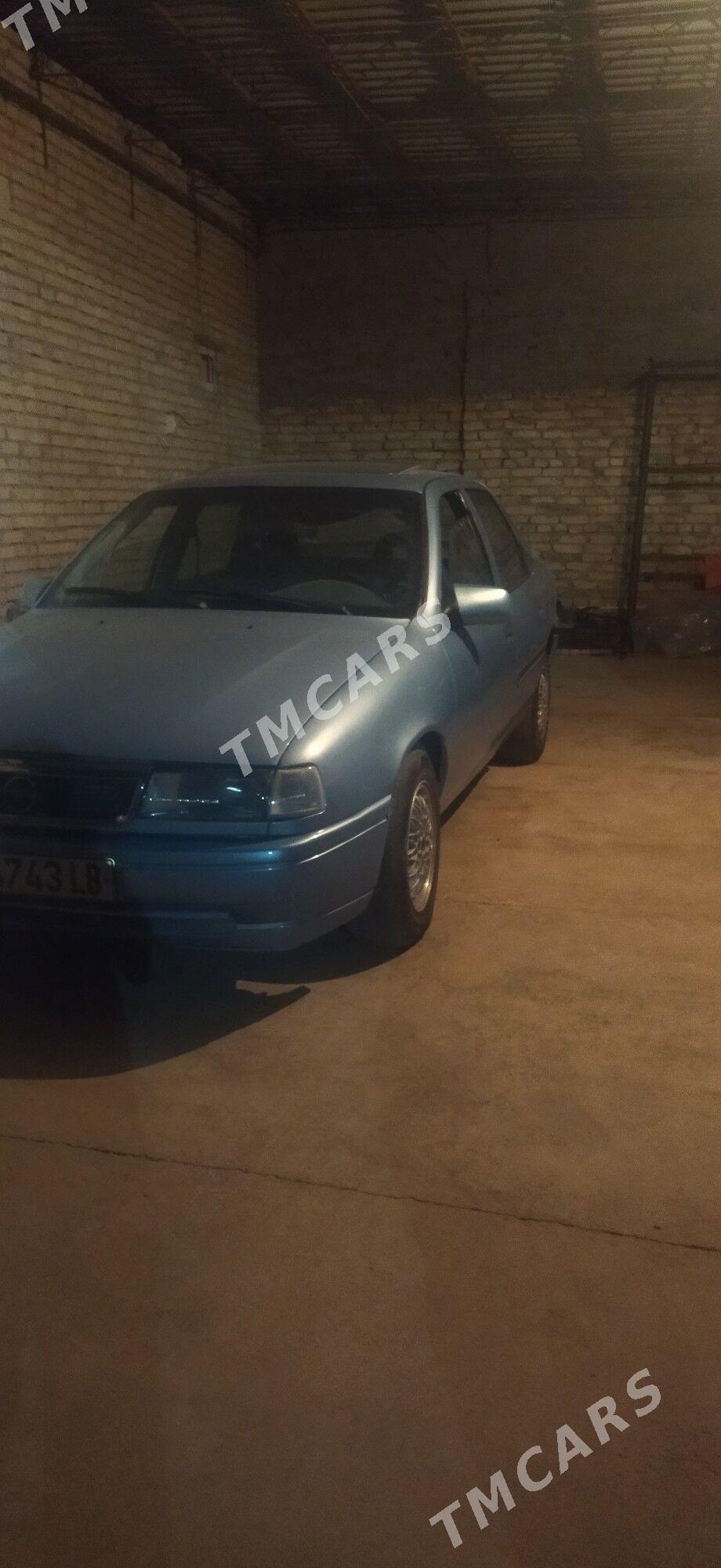 Opel Vectra 1990 - 26 000 TMT - Фарап - img 3