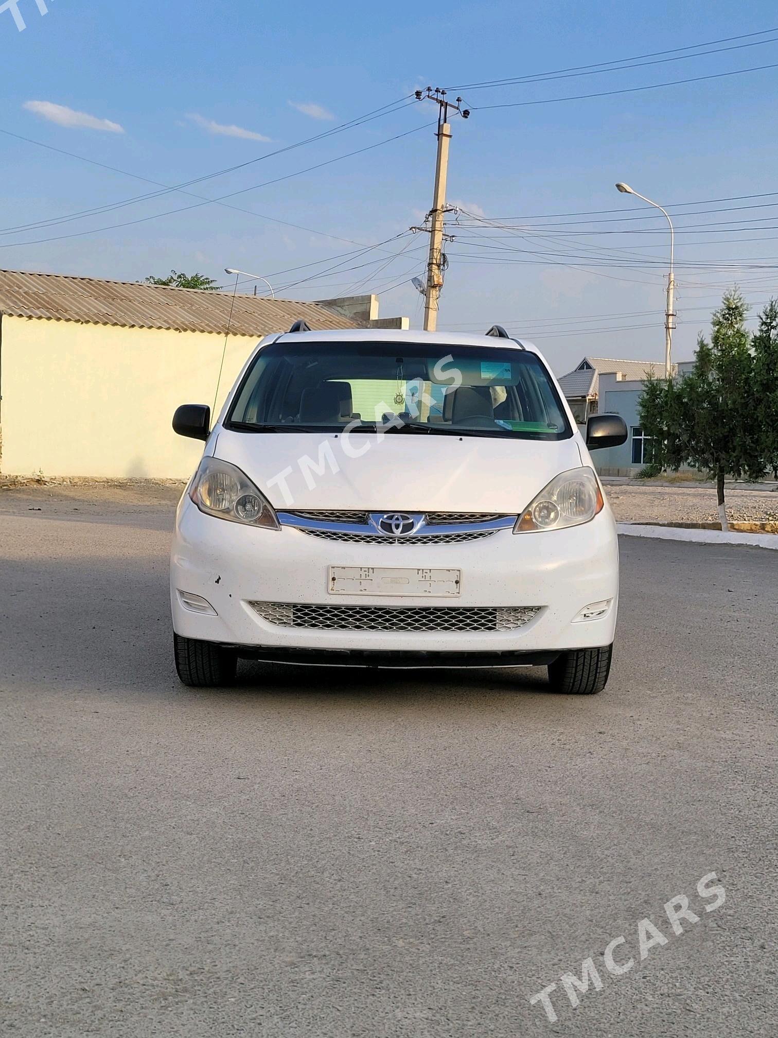 Toyota Sienna 2009 - 180 000 TMT - Бахарден - img 2